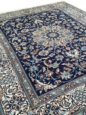 Tapis-en-laine-ou-soie-au-m²-40-DH.jpg Tapis en laine ou soie (au m²)