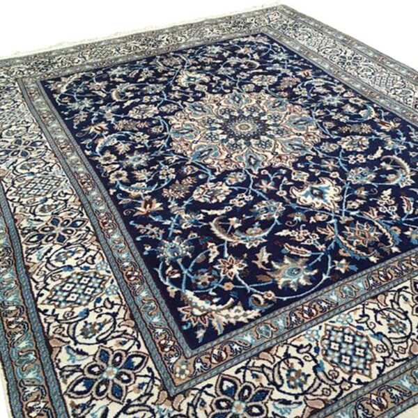 Tapis-en-laine-ou-soie-au-m²-40-DH.jpg Tapis en laine ou soie (au m²)